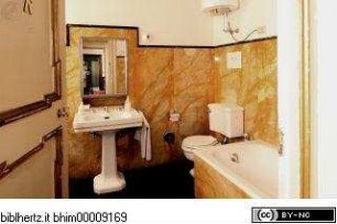 Villino Stroganoff, Badezimmer (Raum V 107)