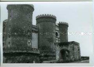 Die Burg Castel Nuovo, Festung und Wahrzeichen Neapels, Italien