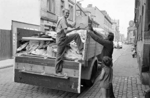 Altpapiersammlung des Deutschen Roten Kreuzes.