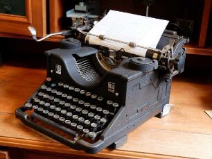 Büroschreibmaschine Olivetti " M40 "