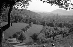 Freiburg: Eichhalde, Kurve mit Stadtblick