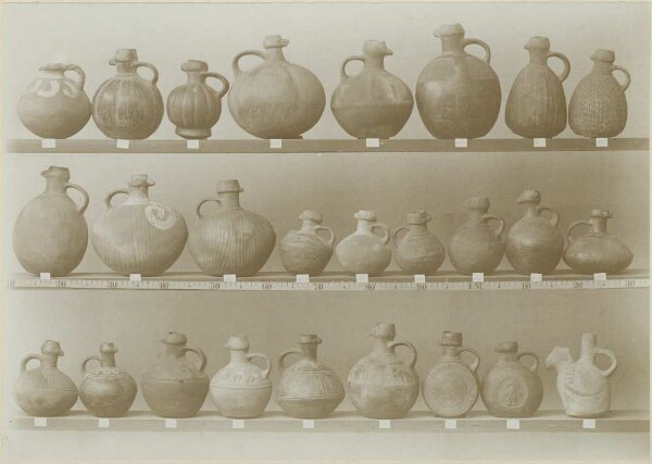 Vases en terre cuite (collection Brüning)