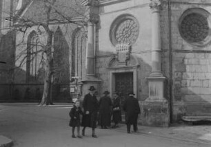 Gnadenkapelle : Passanten vor der Gnadenkapelle, auch Wallfahrtskapelle, in Telgte