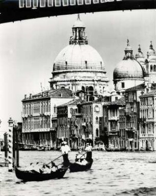Canale Grande mit Blick auf die Kirche Santa Maria Salute