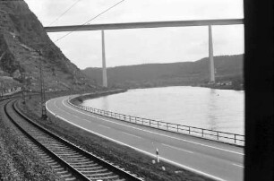 Winningen: Strecke mit Moselautobahnbrücke bei Winningen