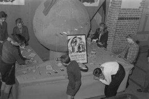 Wilhelm-Wundt-Schule (Zentralschule) in Tangerhütte bei Stendal : Ausstellungsstand der Pioniergemeinschaft Former und Gießer