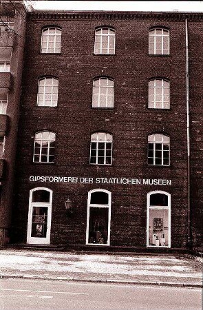 Berlin: Gipsformerei der Stiftung Preußischer Kulturbesitz Berlin 19, Sophie Charlottestraße 17-18; Plakat; Haus der Gipsformerei
