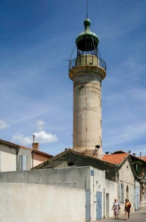 Frankreich. Languedoc Roussillon. Gard. Le Grau du Roi. Alter Leuchtturm im Fischerhafen