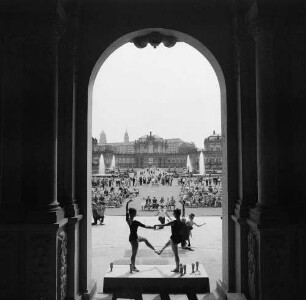 Zwinger Ballettprobe : Ballettprobe vor dem Wallpavillon im Dresdner Zwinger
