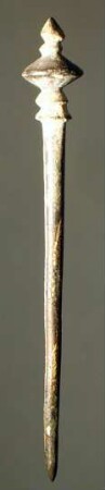 Nadel mit profiliertem Knopf
