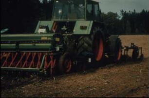 Fotografie: Säverfahren, Frontgrubber, Kreiselegge, Drillmaschine, Drillsaat