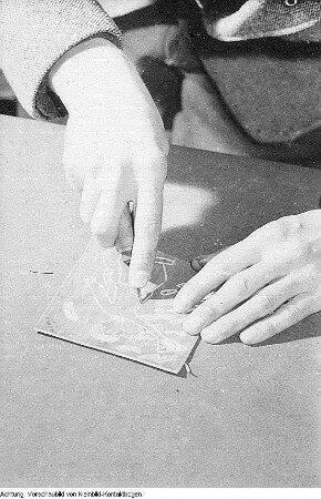Schule, u.a. Dresden, 7. Mittelschule: Kunstunterricht, Linolschnitt - 1. POS Dr. Kurt Fischer, Marienallee 5, 1. Projekt zum Neubau - 38. Mittelschule (ab 1971 38. POS Alfred Thiele) in Dresden-Naußlitz, Pausensport - 41. Grundschule, Dresden-Mickten, Fahrrad - Neubau Fetscherstraße - 65. Grundschule, Dresden-Kleinzschachwitz, Schülerlabor - 33. Mittelschule (ab 1985 33. POS Anna Seghers), Neubau, errichtet 1958-59 - Deutsches Hygiene-Museum Dresden - Schülerkonzert - Abschlußprüfung Chemie - EOS Pestalozzi, Kunstunterricht - Lehrer hilft bei Hausaufgaben, etc., Juni - Dezember 1959