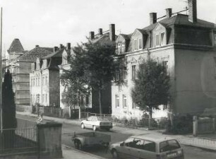 Dresden-Mickten, Hauptmannstraße 24-18. Wohnhäuser (um 1900). Straßenansicht von Südwesten