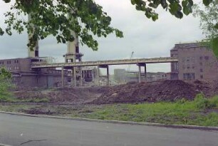 Schalthaus und Schornsteine Vorschaltanlage, 110 kV-Sammelschienenbrücke, Maschinenhaus Werk II, 110 V-Schalthaus Werk II, von S