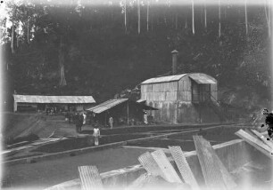 "Plantage Illig (?). Wellblechschuppen"