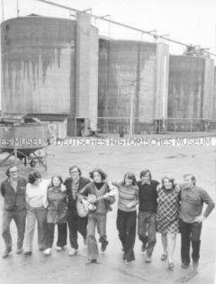 Jugendbrigade der Auszubildenden der LPG (T) Schweineproduktion Gladau bei gemeinsamer Freizeit