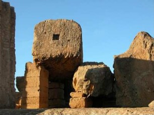 Säulenreste auf dem Gelände des Zeus-Tempels im Tempelbezirk von Agrigent
