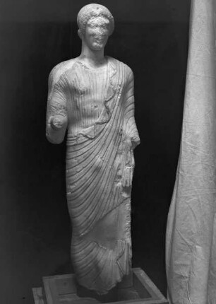 männliche Gewandstatue