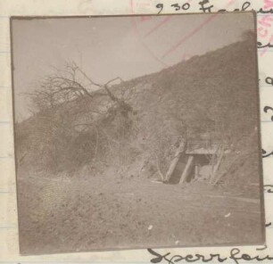 Foto einer Haubitze in der neuen Stellung der 5. Batterie