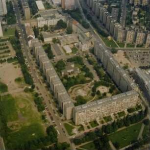 Dresden-Johannstadt. Wohnbauten (1972-1975; K. Röthig) zwischen Bönischplatz, Florian-Geyer-Straße, Elsasser Straße und Pfotenhauerstraße mit Einmündung Elisenstraße. Luftbild-Schrägaufnahme von Westsüdwesten