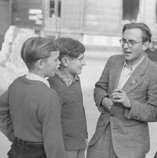 Reportage über Schüler und Lehrer der Schule am Spittelmarkt : Lehrer im Gespräch mit Schülern