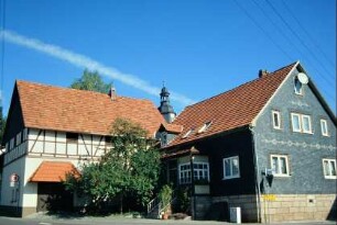 Bauernhaus und Scheune
