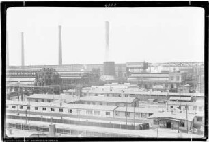 Me Gesamt, Blick von Bau Me 24 Verwaltungsgebäude und Laboratorium, Me 3 Dampfkesselhaus, Me 10 Kohlenoxydreinigung, Me 12 Linde- und Kompressorenanlage, Me 13 Kontaktofenanlage, Me 22 Büro, Lager, Aufenthaltsraum und Laboratorium, Me 26 Bürogebäude, Me 103 Dampfkesselhaus, Me 106 Kohlenoxydreinigung, Me 118 Abort, Me 132 Büro und Laboratorium, Me 147 Kühlwerk, Me 505, 506 Gasbehälter