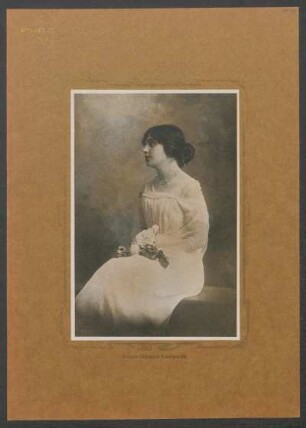 Suplemento de "Anales" : [Fotografía de] Elena Gómez Larravide