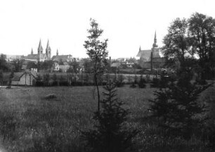 Werl, Stadtansicht : Werl. Stadtansicht mit Wallfahrtskirche und Stadtkirche von Nordwesten