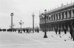 Reisefotos Italien. Venedig, Markusplatz. Biblioteca Marciana (1537-1588; J. , V.Scamozzi). Ansicht Piazetta mit den beiden monolithischen Säulen auf der Piazetta
