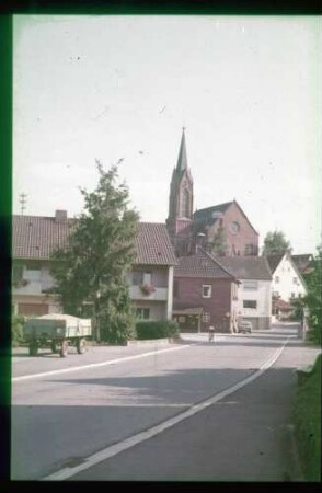 Teilansicht von Sachsenhausen mit Kirche