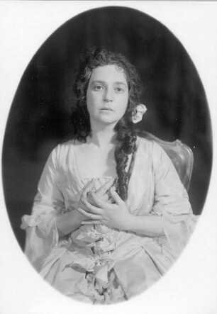 Emilia Galotti. Drama von G. E. Lessing. Staatsschauspiel Dresden, Neueinstudierung 8.1.1925 : Jenny Schaffer als Emilia Galotti