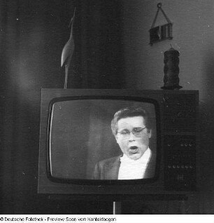 Peter Schreier auf dem Bildschirm anlässlich eines Auftritts im DDR-Fernsehen