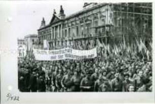 Demonstration zum Deutschlandtreffen der FDJ am Pfingstsonntag