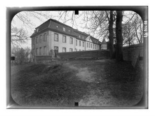 Stavenhagen, ehemaliges Schloss, heute Stadtverwaltung, erbaut um 1740. Ansicht von Westen