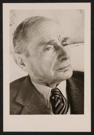Portrait des alten Rudolf Kassner im Halbprofil