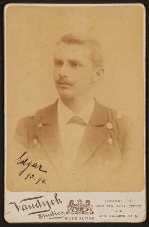 Portrait von Edgar Karg von Bebenburg mit Widmung