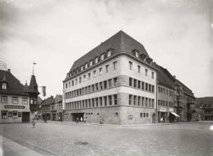 Grimma, Sparkasse : Grimma. Spar- und Girokasse, Markt 13. Eckansicht
