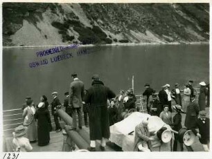 Touristen an Deck eines Pasagierdampfers, vermutl. Victoria Luise : Bordaufnahmen. Touristen an Deck eines Pasagierdampfers, vermutl. Victoria Luise