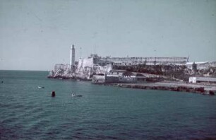 Kuba, Havanna. Blick vom Schiff zur Festung Castillo de los Tres Reyes del Morro