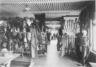 Kostüm- und Waffenkammer