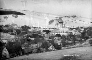 unterer Ortsteil mit Schmalzgrubner Straße und Oberschaar : Schmalzgrubner Straße nach links abzweigend; Oberschaar (OT von Arnsfeld)re. und oben im Bild; Bildmitte Wohnhaus HK