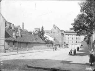 Blick vom Kirchtor aus gen Nordosten zu An den Bockshörnern. Hintergrund links: Zuchthaus. linke Bildseite: heute Grundstücke der Hermannstraße