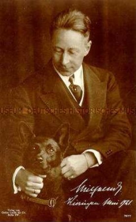 Kronprinz Wilhelm im Exil, mit Hund
