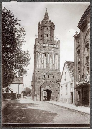 Pyritz (Pyrzyce/Polen). Bahner Tor. Straßenbild