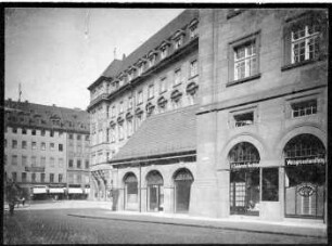 Dresden-Altstadt, Ringstraße. Neues Rathaus (1904-1910; K. Roth, E. Bräter). Westseite, Teilansicht. Blick zur Kreuzstraße