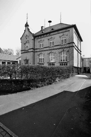 Ehem. Schule (Schule); Schotten, Niddergrund 11