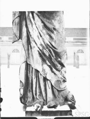 Berlin, Schloss Charlottenburg, Statue vor der Orangerie, Pomona.