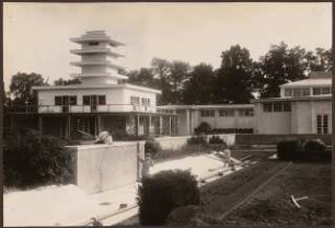 Fotoalbum: Deutsche Gartenbau- und Schlesische Gewerbe-Ausstellung (GUGALI), Liegnitz: Aufbauarbeiten der Ausstellungsgebäude: Rosenterrasse vor Bergerhalle und Weinrestaurant