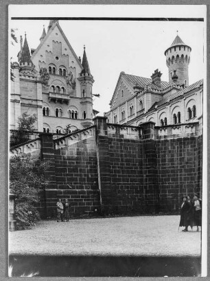 Im Schlosshof zu Neuschwanstein